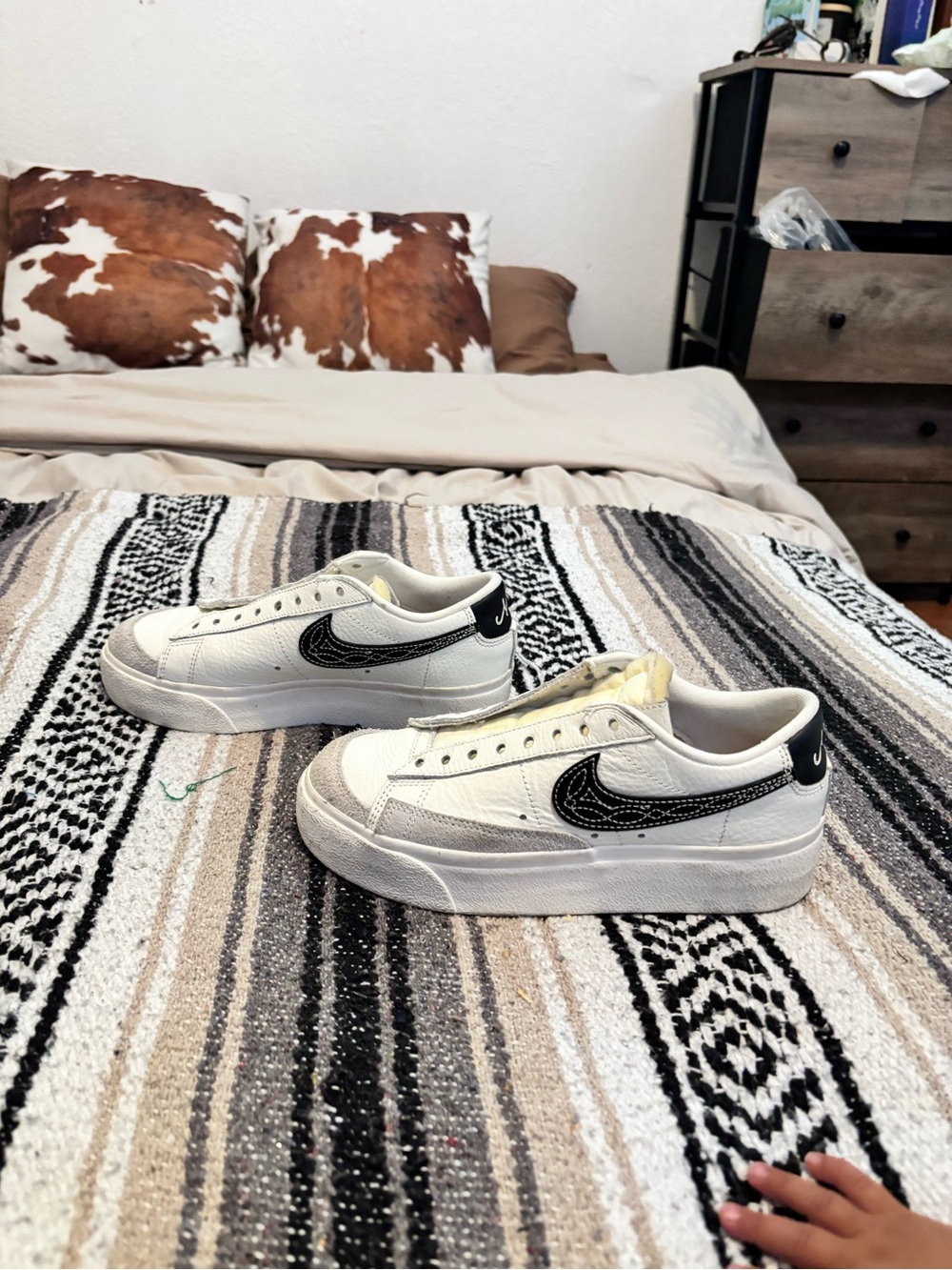 Nike White Leather Low-Top Sneakers with Black Swoosh Detailing